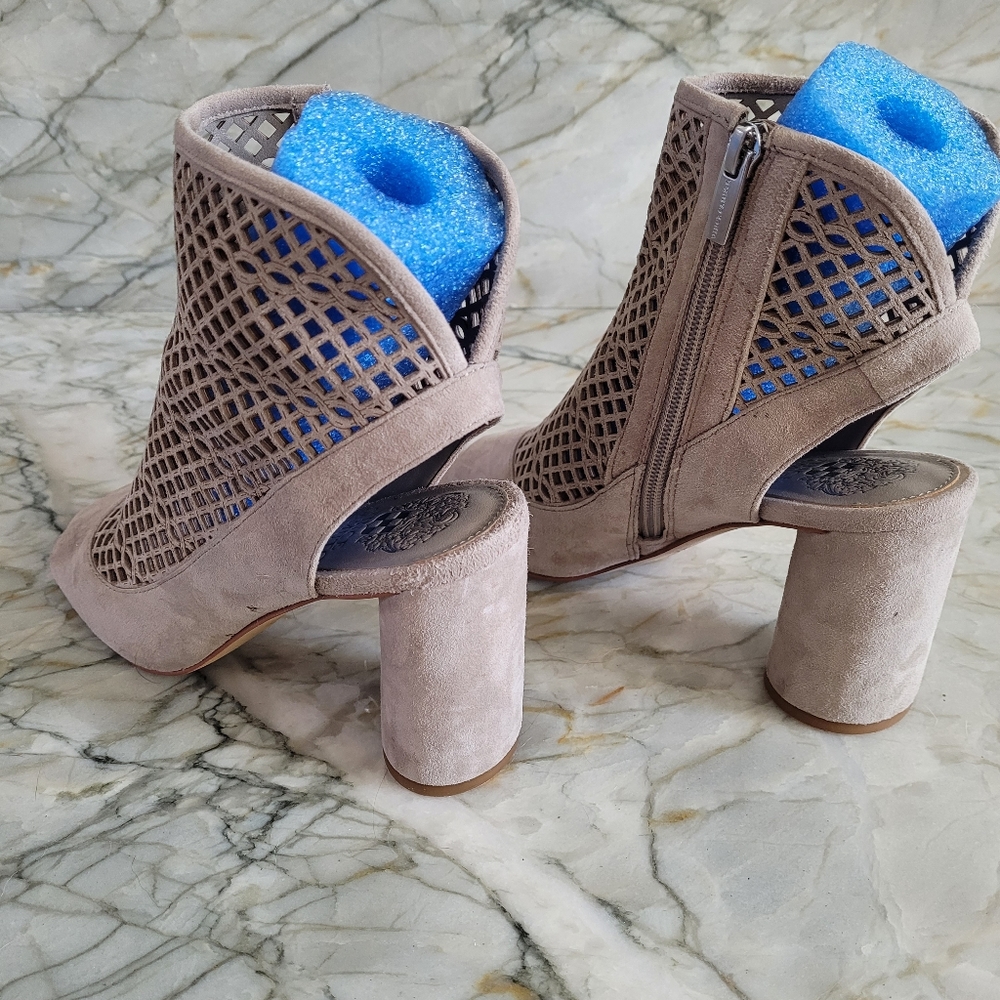 Open toe booties - Picture 3 of 9